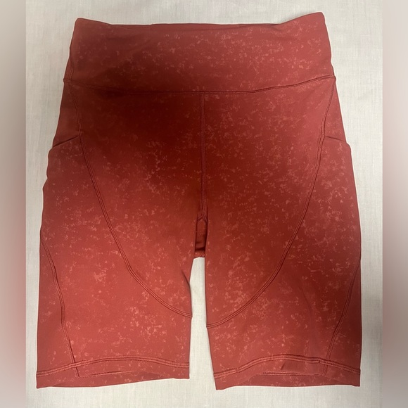 Lululemon Womans Shorts in Pristine Condition!! - Picture 2 of 16